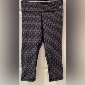 Vineyard Vines Whale Tail Performance Crop Leggings Black/Gray size medium